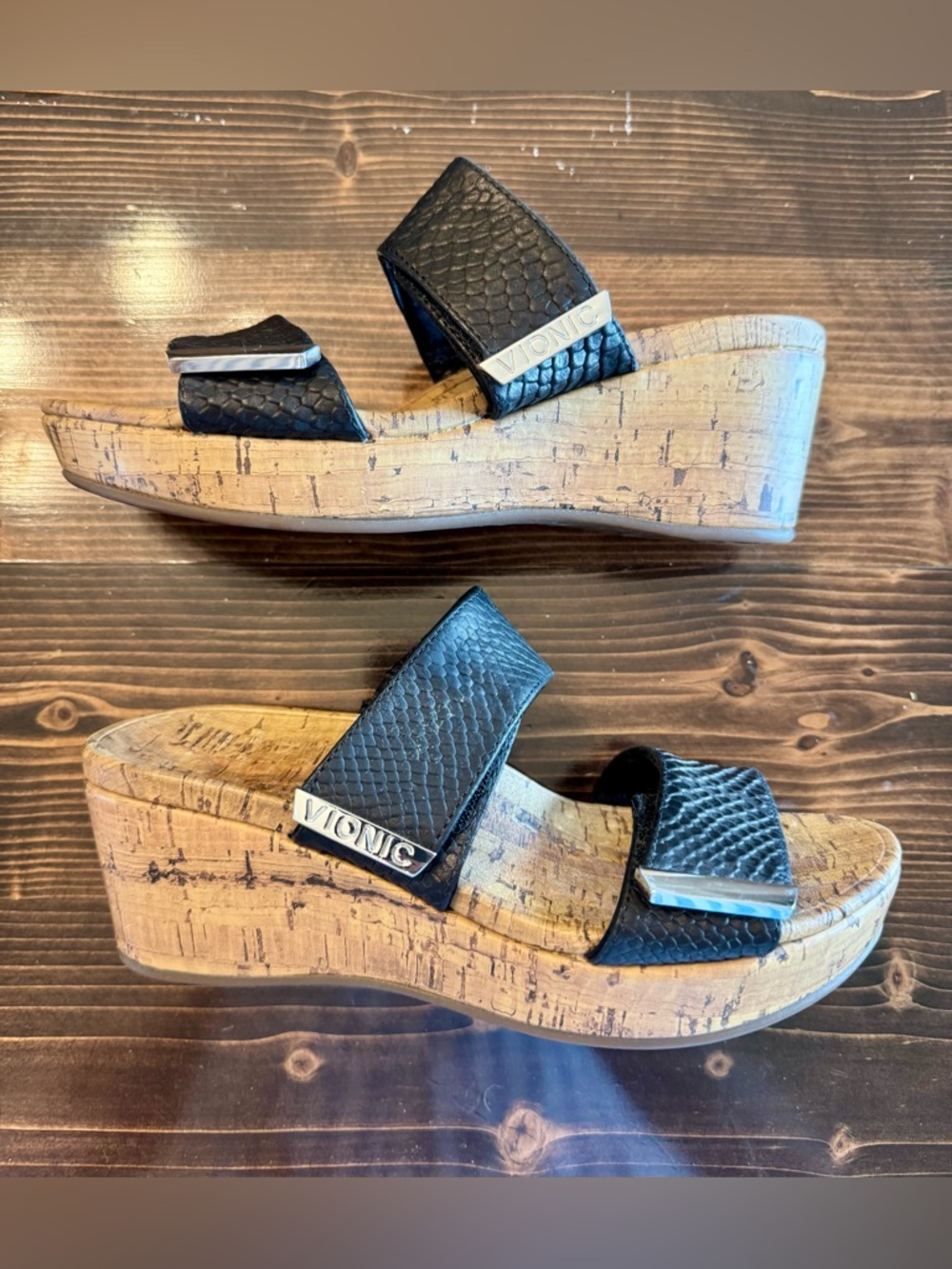 Vionic‎ Pepper Black Textured Leather Cork Wedge Sandals Size 7 EUC